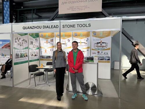 Latest company news about Maszyny kamienne Dialead świecą na forum Kamen w Sankt Petersburgu